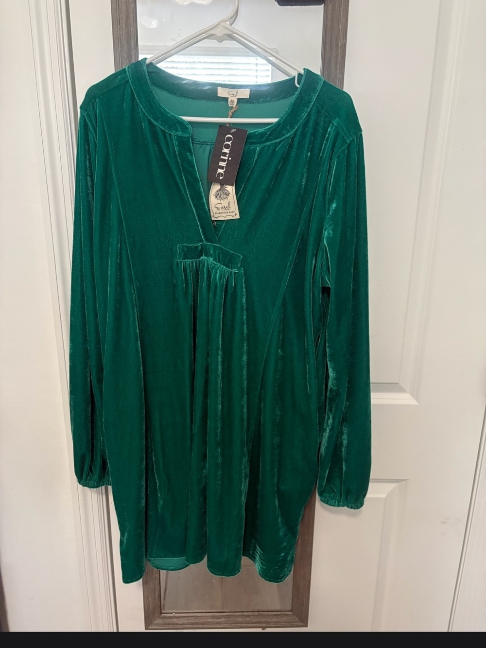 Women's Emerald Green Velvet Long-Sleeve Dress